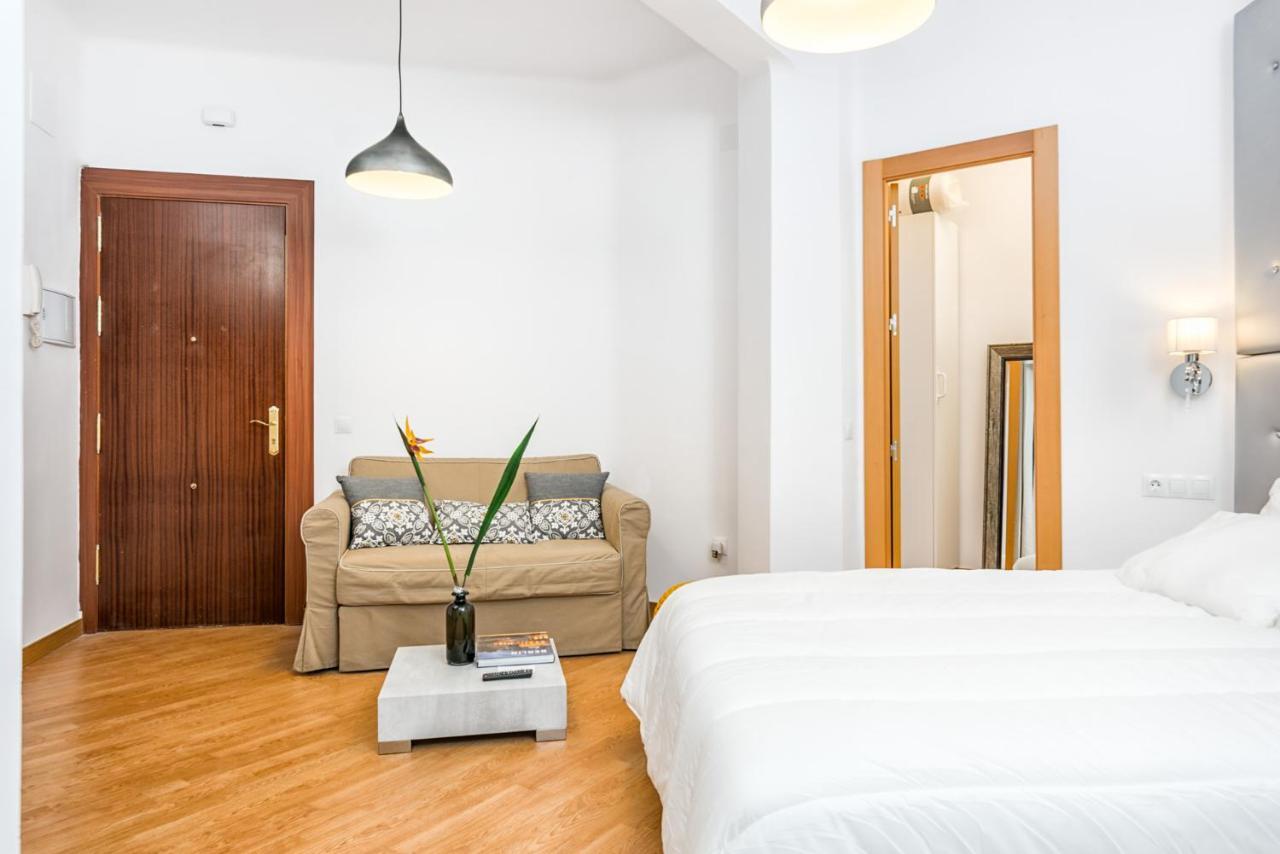 Apartamentos Bolsa Larios Málaga Dış mekan fotoğraf