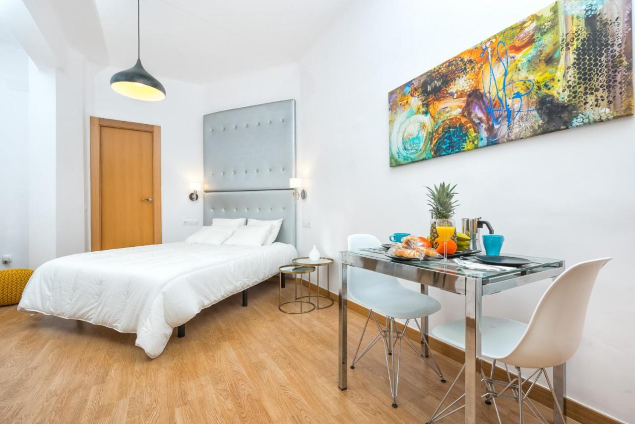 Apartamentos Bolsa Larios Málaga Dış mekan fotoğraf